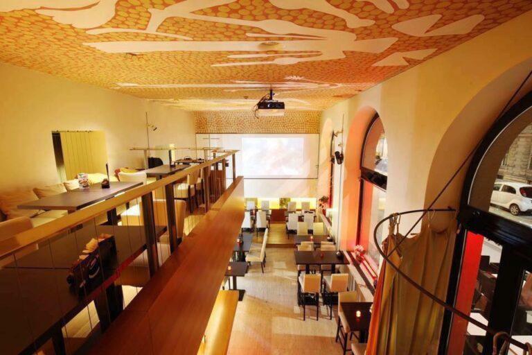 Opera bar