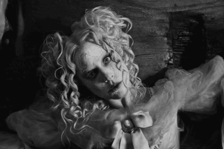 “The Dead Dance”: Lady Gaga v Burtonovem gotskem spektaklu