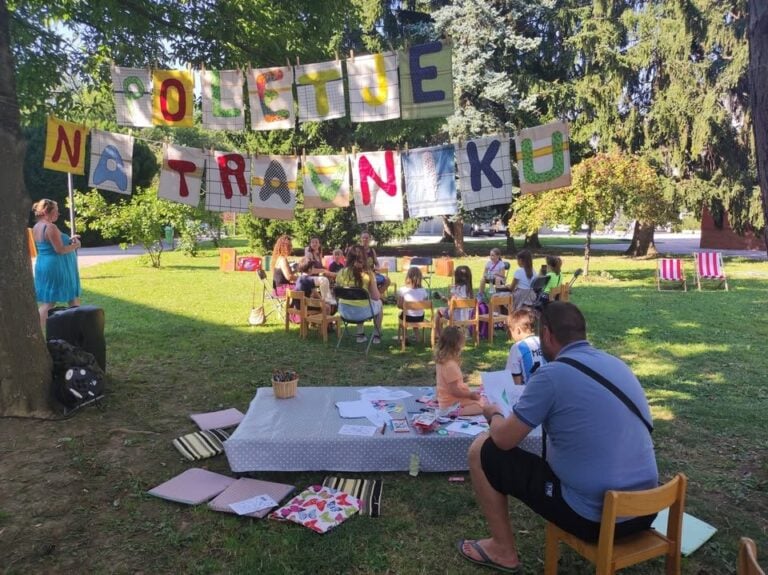 Torkove igrarije: Pravljična pot s knjižnico