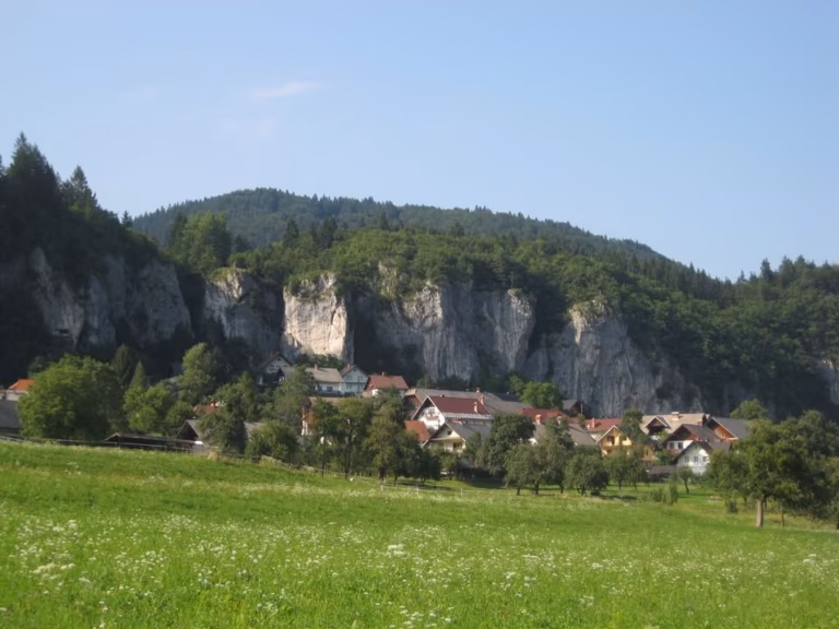 DRUŽINSKI PRAVLJIČNI POHOD PO GODRNJAČEVI POTI