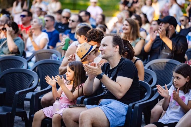 Poletni Art kamp • Radovednica iz čebelnjaka