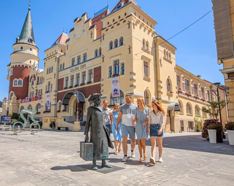 Poletni mestni sprehod