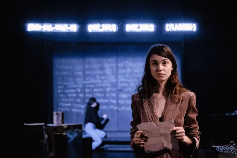 Andreja Kargačin: DORA ALI KDO BO ZAŠIL BREZROKAVNIKE?