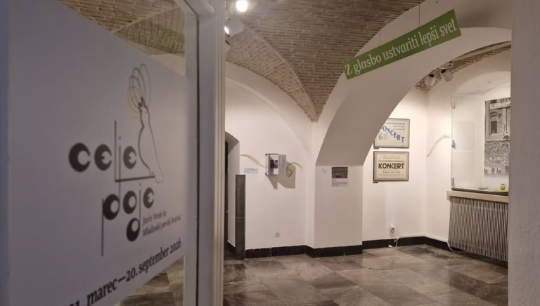 Brezplačno javno vodstvo po razstavi Celje poje