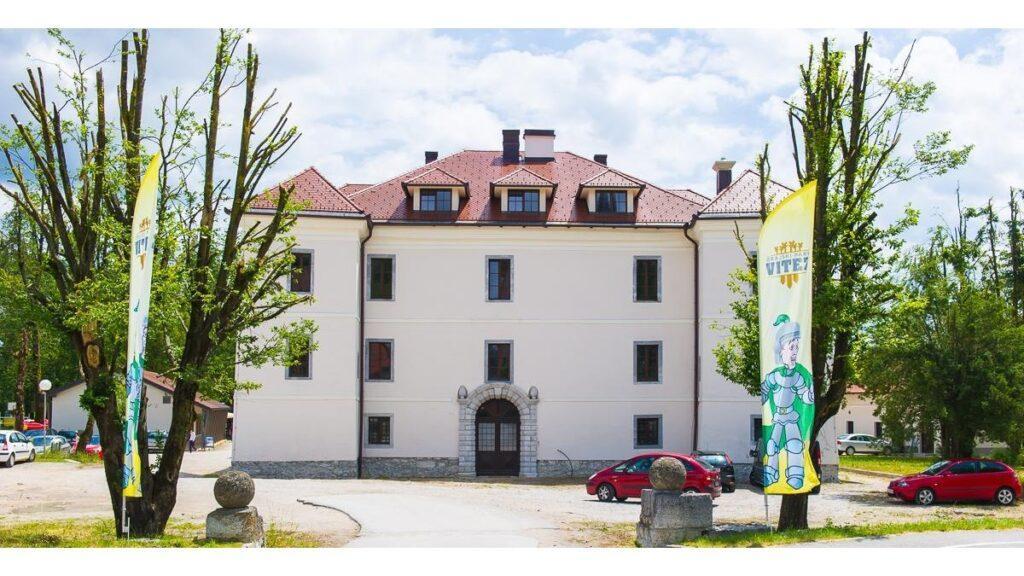 Grajski park Vitez