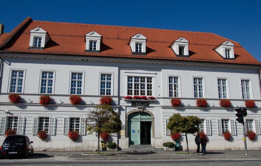 Knjižnica Josipa Vošnjaka Slovenska Bistrica