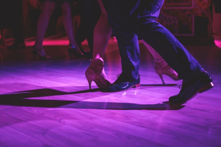 Čutna bachata – med strastjo in gibom
