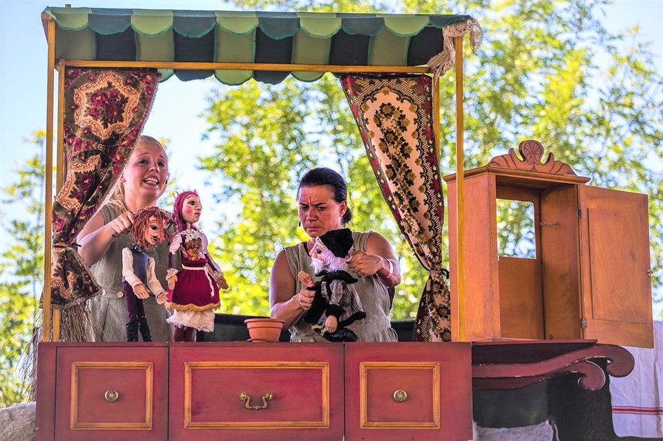 POLETNI LUTKOVNI PRISTAN LENDAVA 2025: Aranyszamár Színház, Szász Ilona(Madžarska): AZ ÁLLATOK NYELV