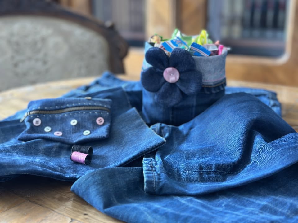 NADALJEVALNA DELAVNICA: RECIKLIRAN DŽINS