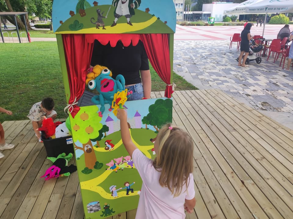 TORKOVE IGRARIJE: POSTANIMO LUTKARJI ZA EN DAN