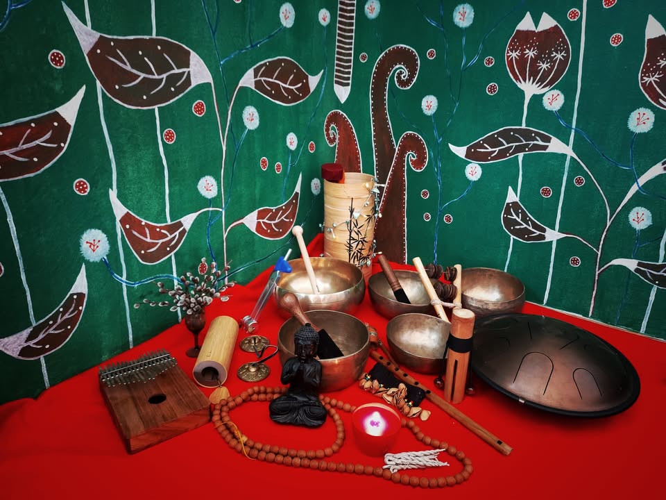 POLETNE ZVOČNE MEDITACIJE S TIBETANSKIMI POSODAMI