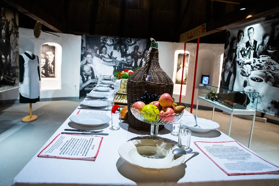 Javno vodstvo po razstavi Nevestina bala skozi čas in zaključek projekta Medkulturni poročni mozaik