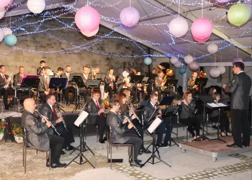 𝐃𝐯𝐞 𝐠𝐨𝐝𝐛𝐢, 𝐝𝐯𝐞 𝐳𝐠𝐨𝐝𝐛𝐢