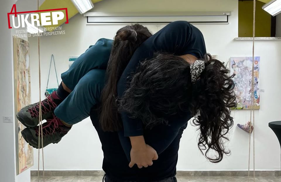 4UKREP - PTL PREMIERA - Brina Dokl, Roula Samiotaki: SHIFTS