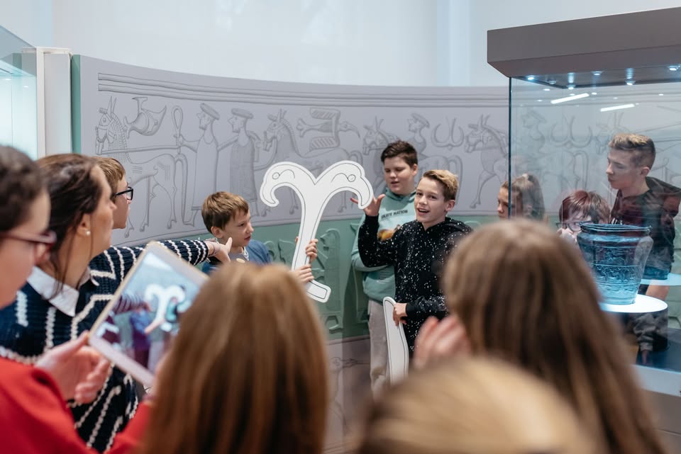 Prazgodovinske počitnice: počitniški teden v Narodnem muzeju Slovenije