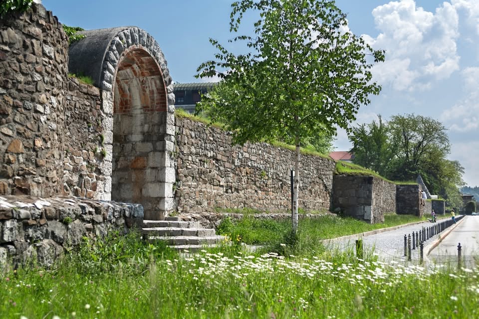 DEKD 2025: Od Emone do Plečnika – voden ogled Rimskega zidu