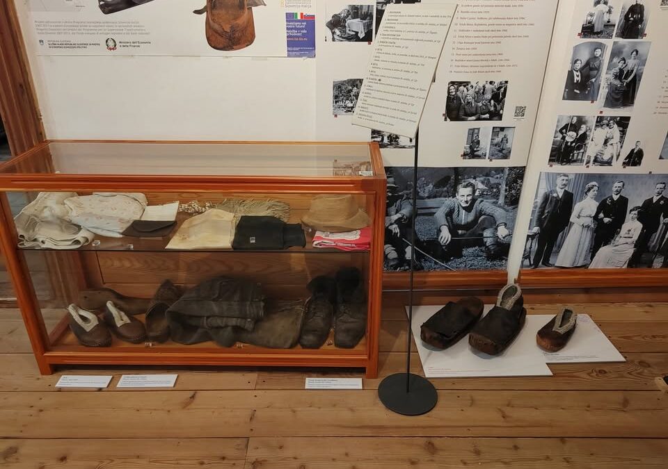 Od glave do pet je Kranjec odet, gostujoča razstava ob Vaškem dnevu v Ratečah