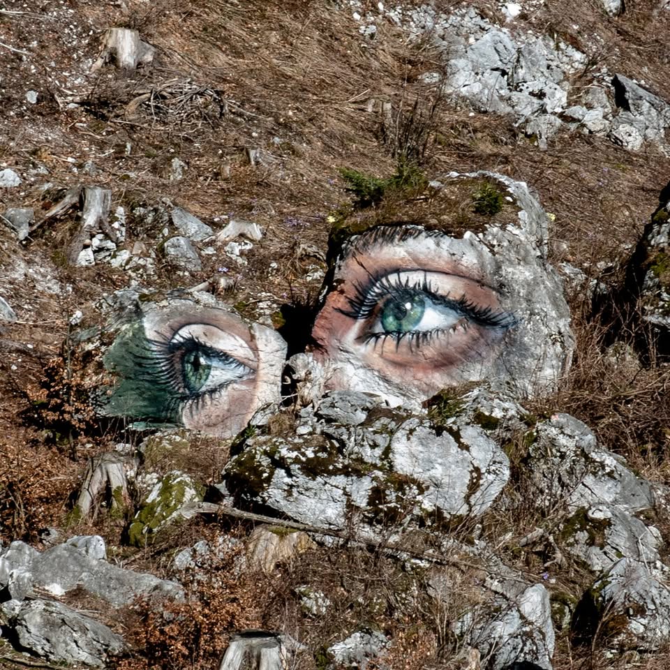 Javno vodstvo po razstavi Mohorja Kejžarja 𝘝 𝘰𝘤̌𝘪 𝘮𝘦 𝘨𝘭𝘦𝘫!