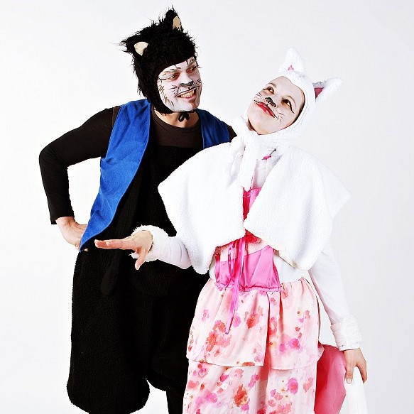 POLETJE V PARKU: MUCA MACA IN MAČEK MURI // 17. 8. 2025 //