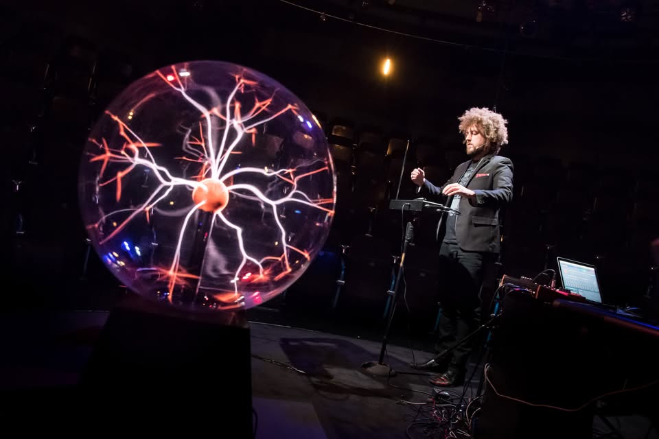 TESLA, glasbeno gledališki spektakel