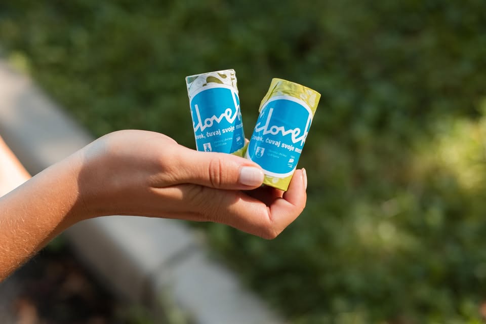 Človek, pobiraj pasje iztrebke