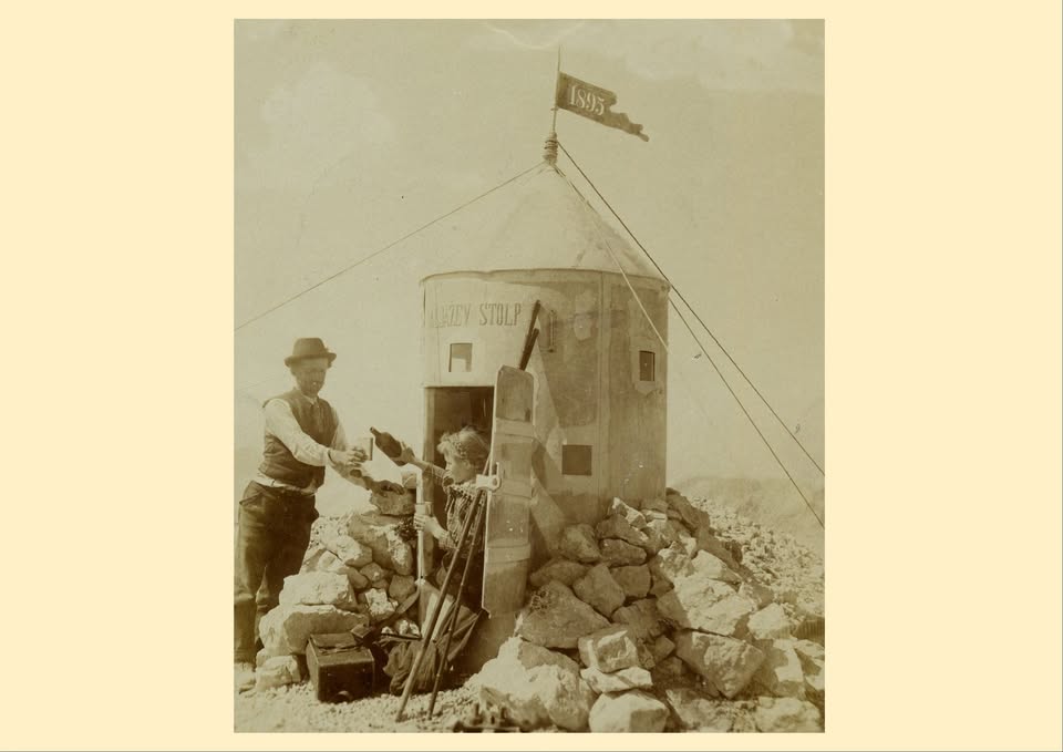 TRIGLAV V LETU 1895: POSTAVITEV STOLPA, predavanje izr. prof. dr. Petra Mikše in odprtje razstave