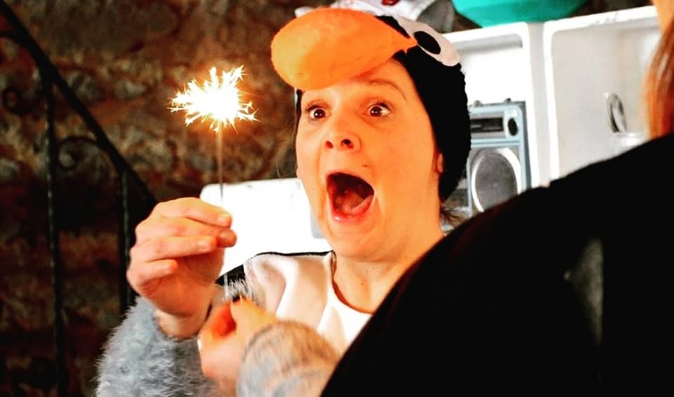 PRAVLJIČNE PREDSTAVE / PINGO PRAZNUJE