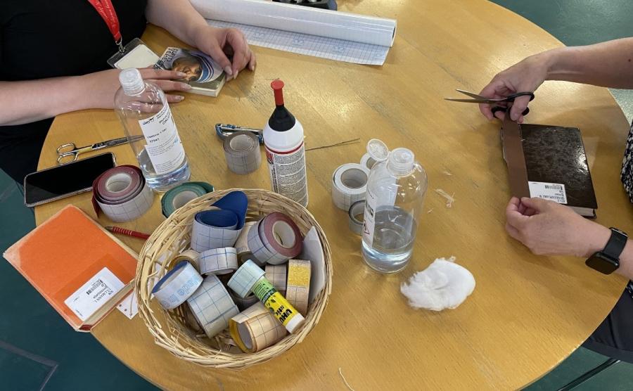 Popravljalnica knjig, delavnica