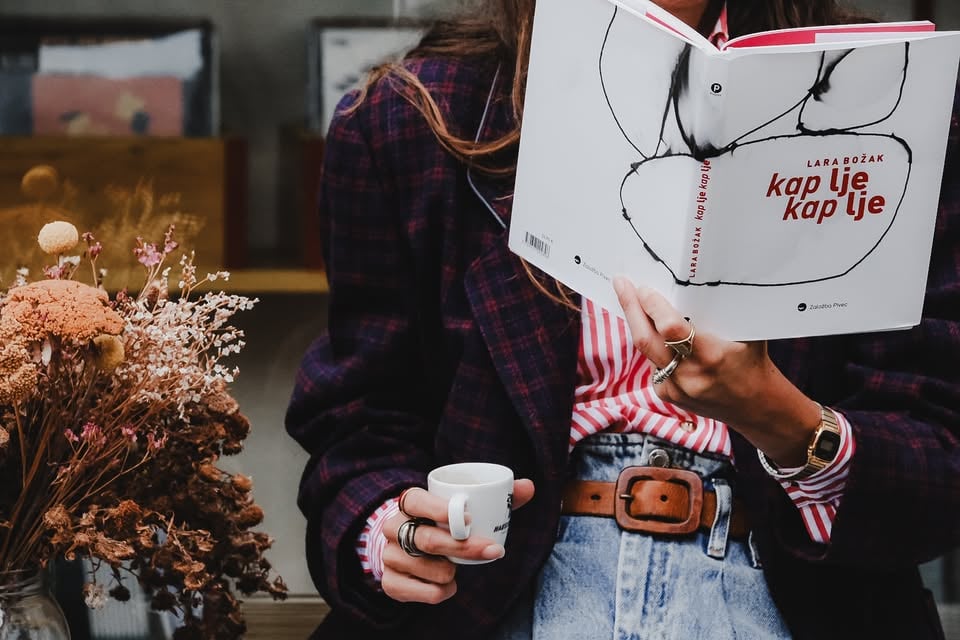 Literarna čajanka: Lara Božak – Kap lje kap lje