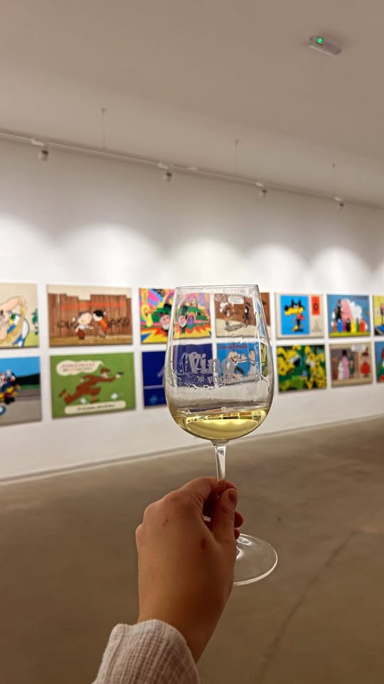 UMETNOST Z ODTENKI VINSKE KAPLJICE