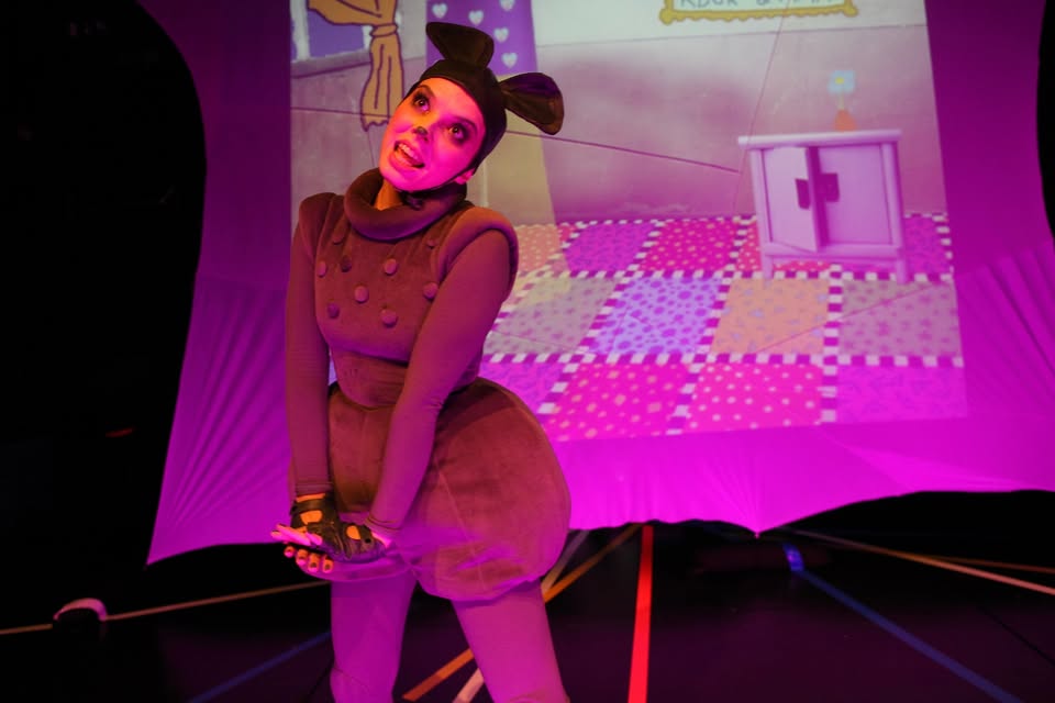 Sapramiška 2 in obdarovanje dedka Mraza