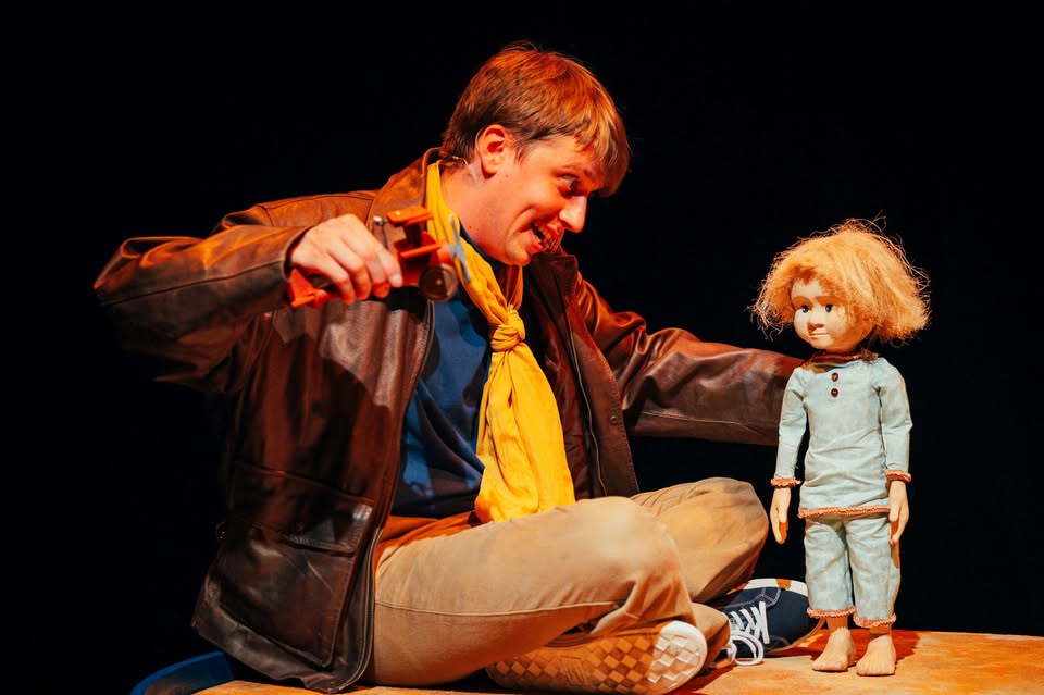 Po motivih Antoina de Saint-Exupéryja MALI PRINC