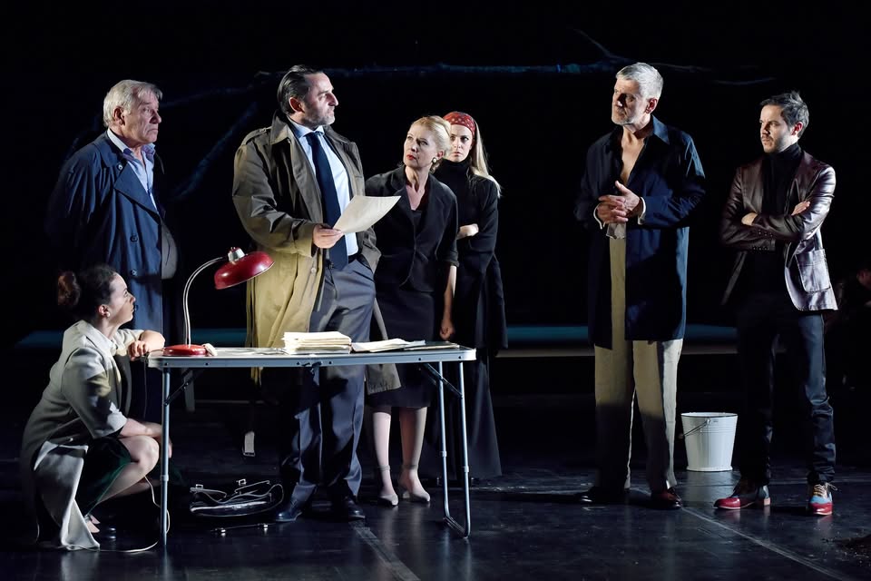 V iskanju izgubljenega jezika / komična drama