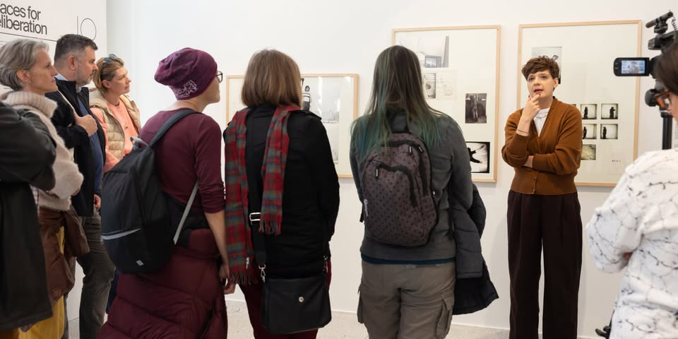 Vodstvo po razstavi Mesta za razmislek – Barbara Kozłowska