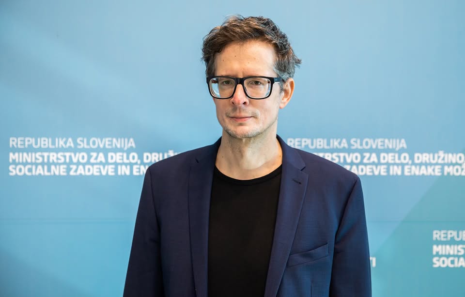 DobraVaga x Asociacija / Pogovor z državnim sekretarjem Igorjem Feketijo: Vsako delo šteje