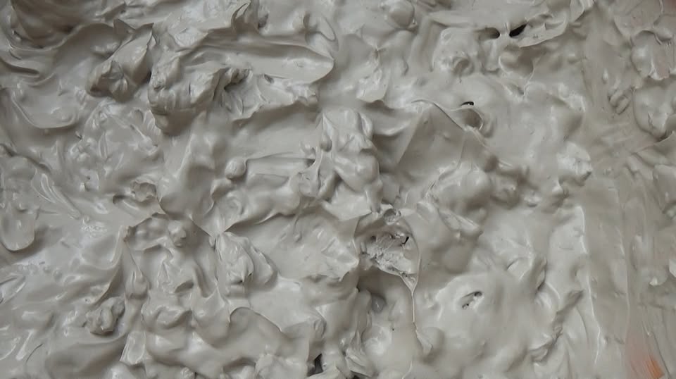 Radharani Pernarčič: Paviljon objemov