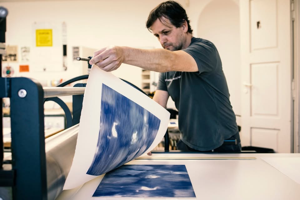 Mojstrska grafična delavnica lesoreza s tehniko CMYK, vodi Oliver Pilić