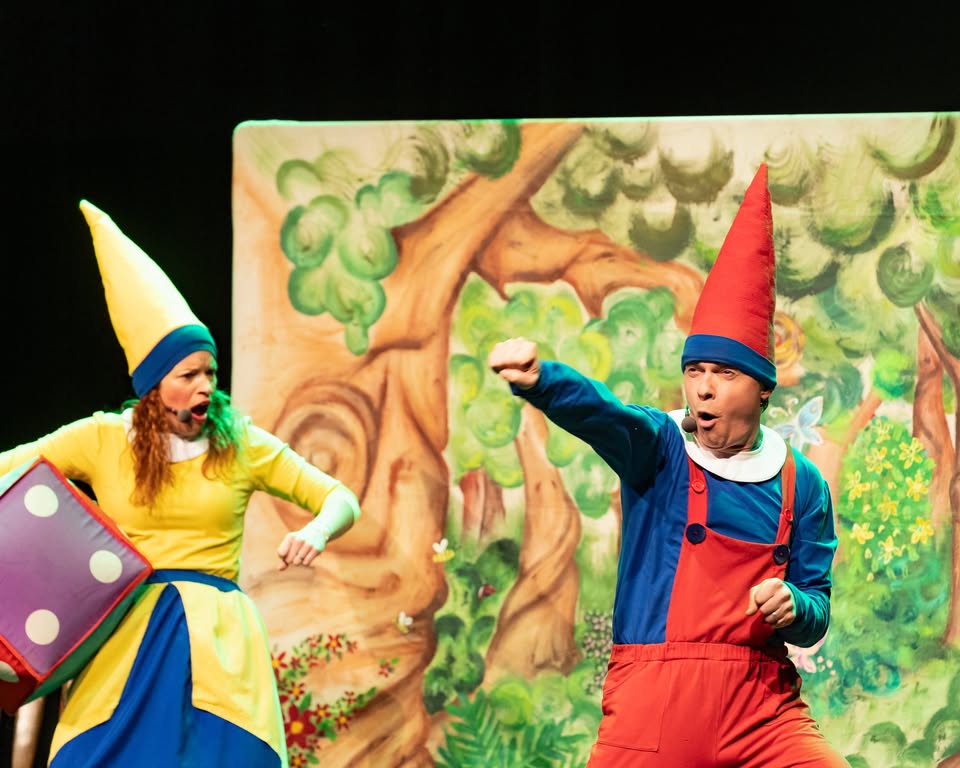 ŠKRATEK PRIJATELJČEK IN PRAZNIČNO PRESENEČENJE