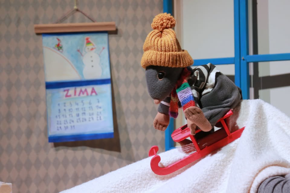 Friderik čaka Zimo in pozdrav dedka Mraza