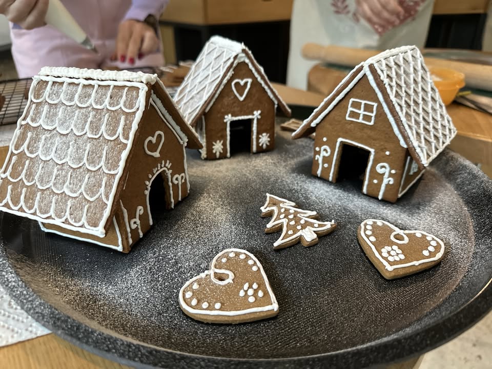 Praznična delavnica za odrasle: Čarobne medene hiške