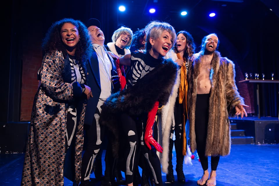 Novoletna tehnoburleska Tatovi podob