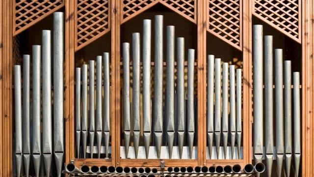 Obiski kraljice - »Nevidne niti« / Visits from the queen - »Invisible Threads«