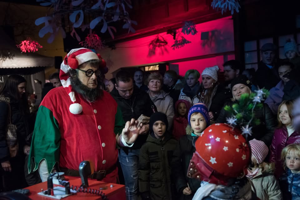 Pravljično Celje: Ulična animacija Palček Bolfenk s pridnometrom in sankami