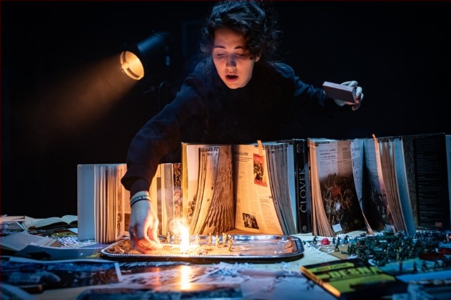 Teater v muzeju ob uprizoritvi "Hlapci, dokumentarec za prihodnost"