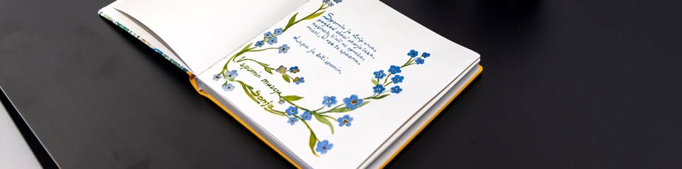 Spominske knjige - vodeni ogled razstave z branjem verzov, misli in posvetil