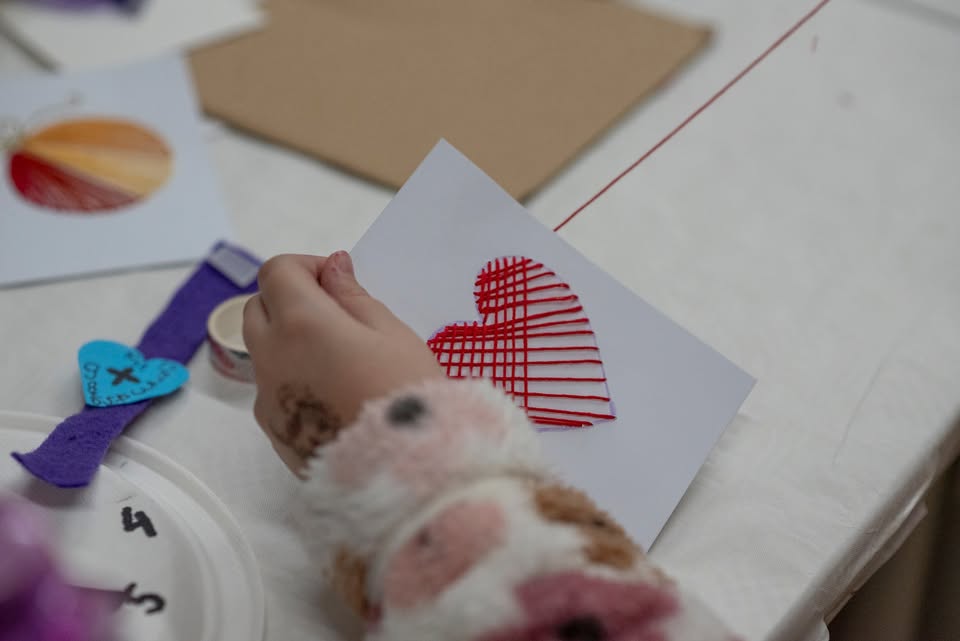 Šivanje na papir z Nino Holc