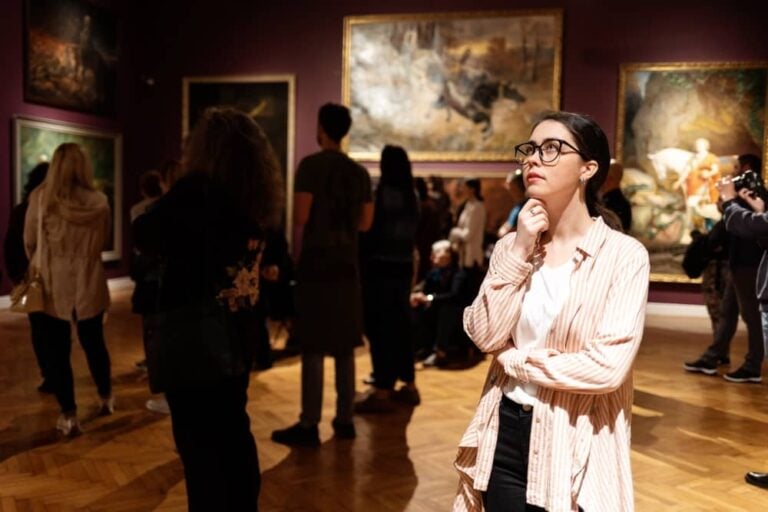 Louvre uvaja višje cene vstopnic za neevropske obiskovalce
