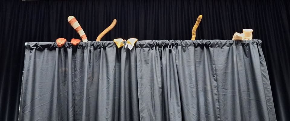 Mačji zakaji, lutkovna predstava