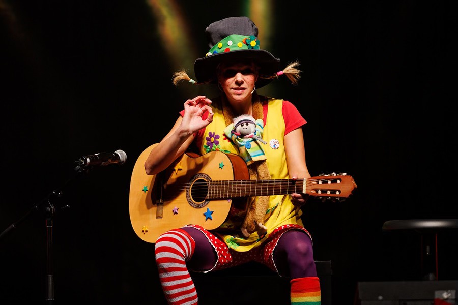 VRAGOLIJE PIKE NOGAVIČKE: igrana predstava za otroke 3+, 35min