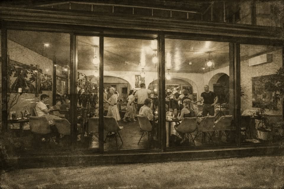 Swing plesni večer v MCC Kavarni